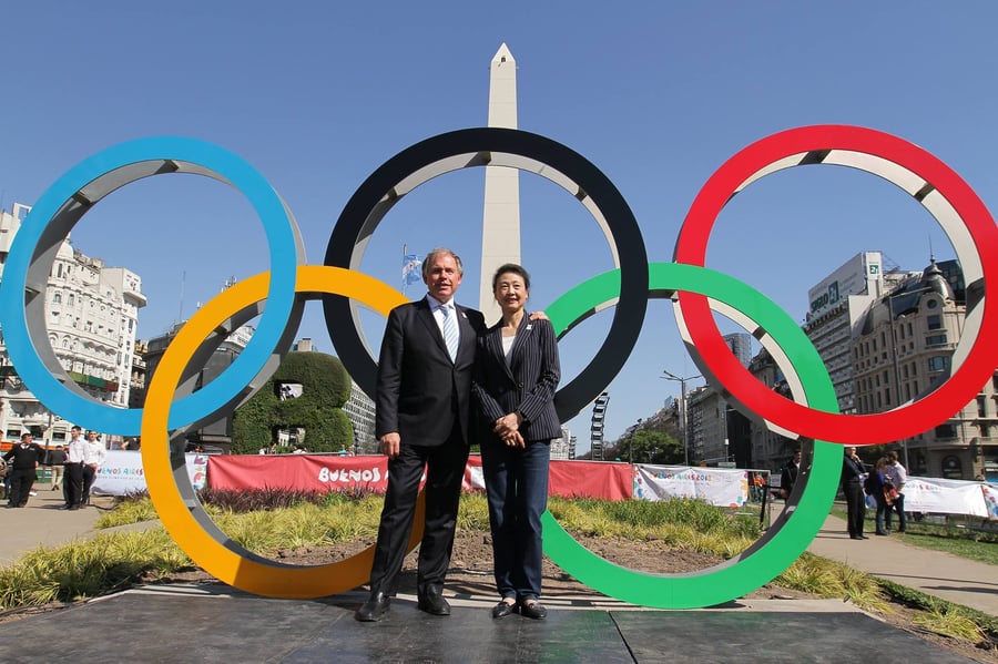 IOC Members in front of the Obelisco © BAYOG